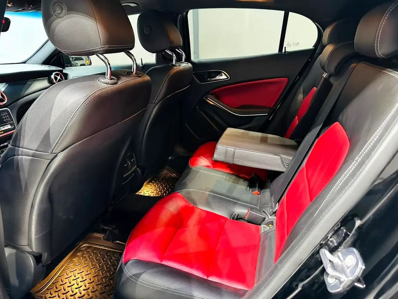 مرسيدس بنز GLA 250 Std 2.0L (208 HP)