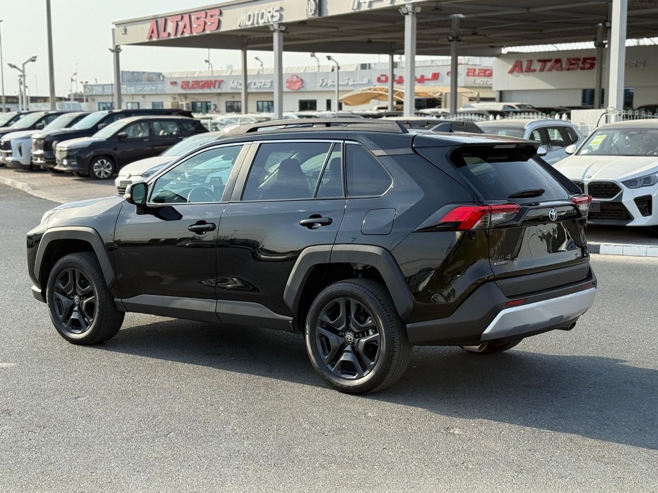 تويوتا راف ٤ Adventure Full Option 4WD Sunroof, leather, push start