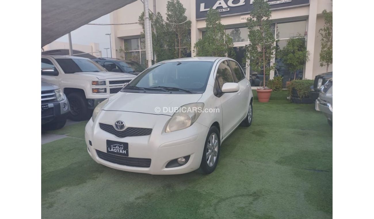 تويوتا يارس خليجى موديل ٢٠١١ لون أبيض تحكم رنجات شاشة كاميرا حساسات  جناح خلفى بحالة ممتازة لاتحتاج لأى مصاريف