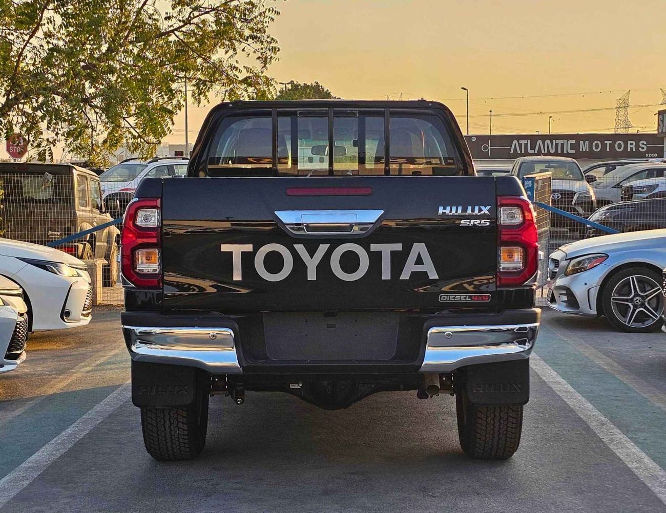 Toyota Hilux SR5 WIDE BODY / 2.4L DIESEL A/T 4WD / REAR CHROME BUMPER / DIFF LOCK / FULL OPTION (CODE#HDAHA)