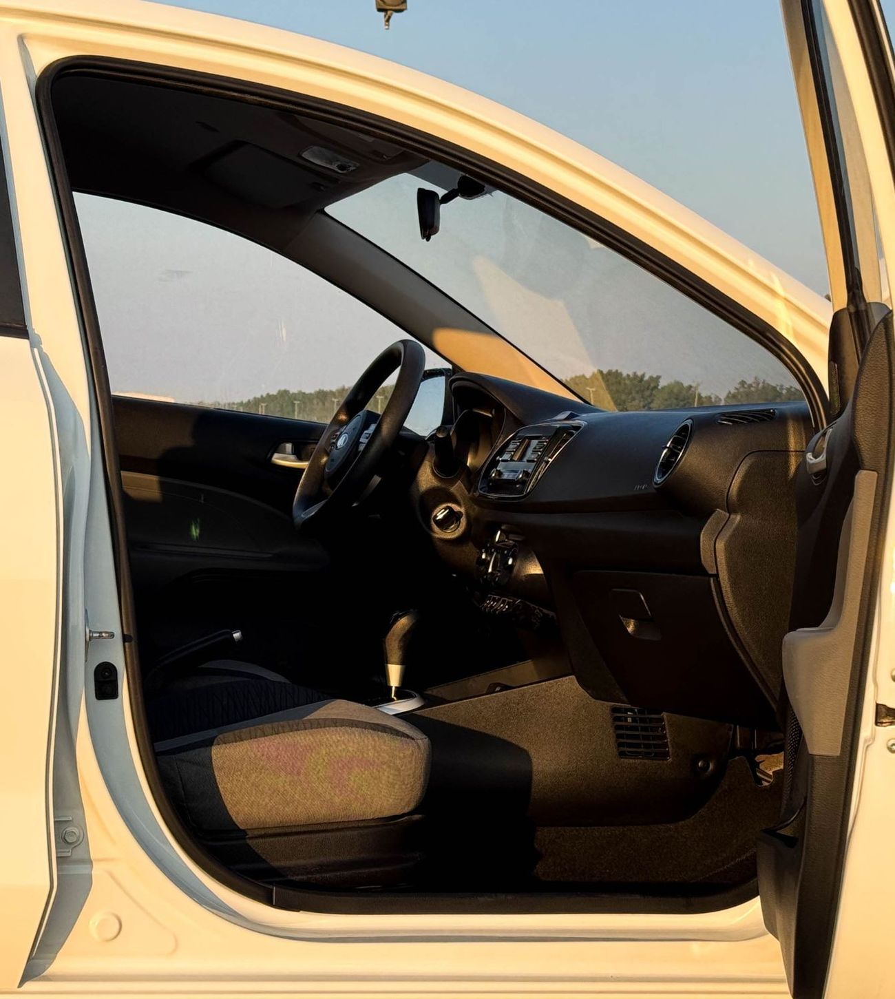 Kia Pegas Std 1.4L kia pegas 1.4L 2020 GCC accident free in excellent condition 523 P.M