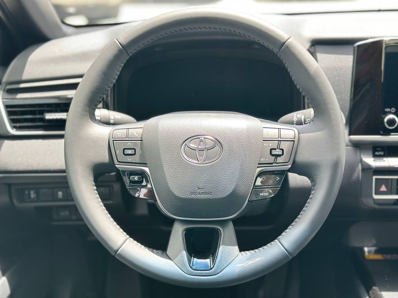 تويوتا كامري 2.5 لتر LE بانزين أوتوماتيك // 2026 // فئة متوسطةمع فتحة سقف، DVD وكاميرا خلفية،