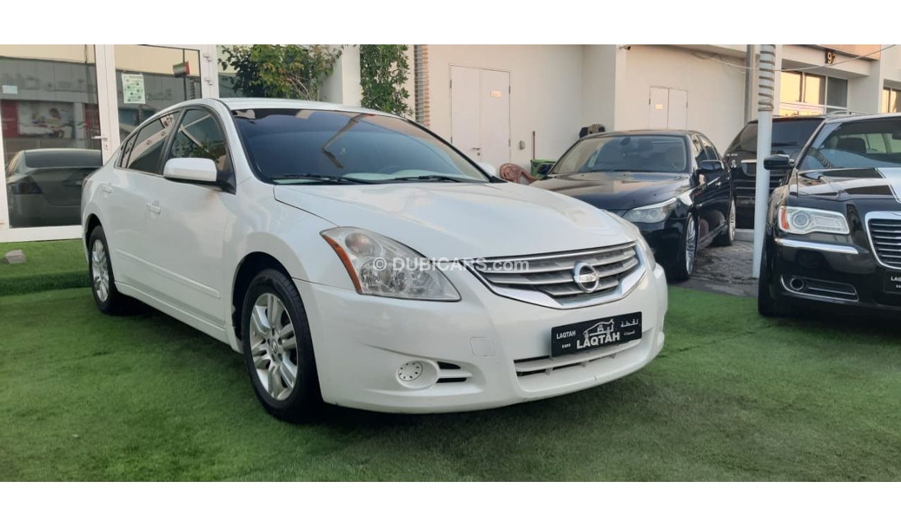 Nissan Altima Without accidents No.2, white color inside beige, fingerprint, cruise control, rear wing control, se