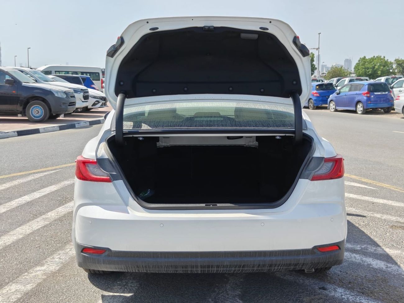 Toyota Camry Toyota Camry LE 2.5L petrol automatic GCC spec FWD