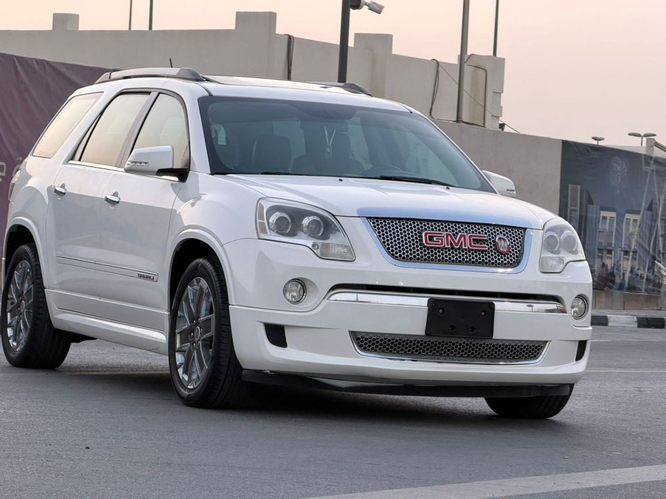 GMC Acadia Excellent condition & luxury feel