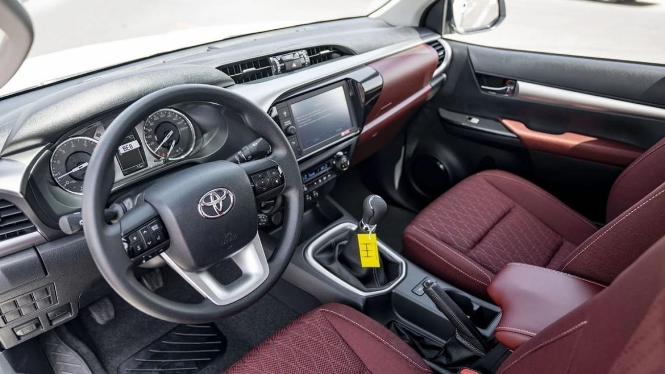 Toyota Hilux (LHD) TOYOTA HILUX DC 2.7L SR5 MT 4X4 MY2024 – WHITE