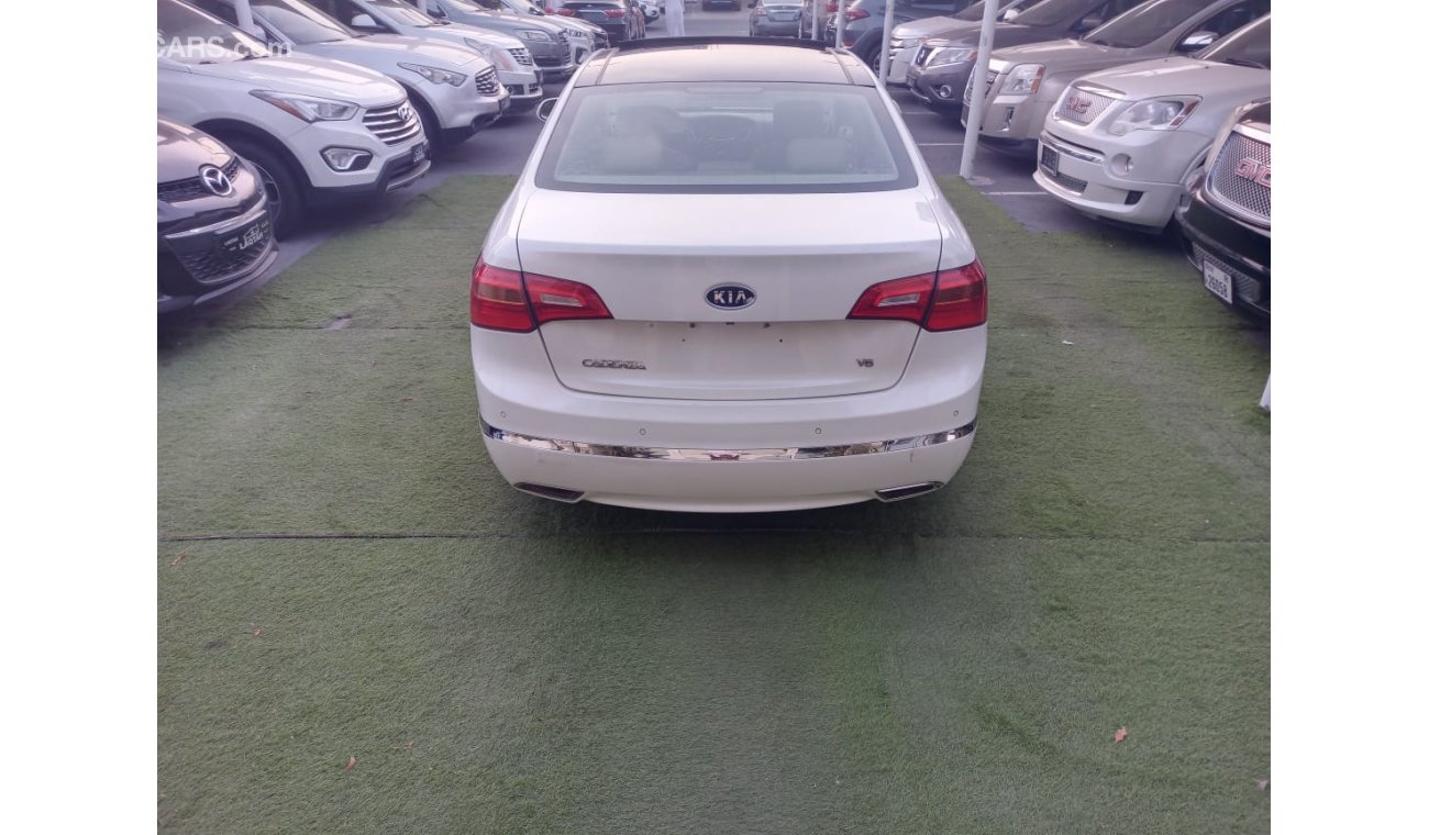 Kia Cadenza Model 2011 Gulf Leather Panorama Cruise Control Alloy wheels in excellent condition, you do not need