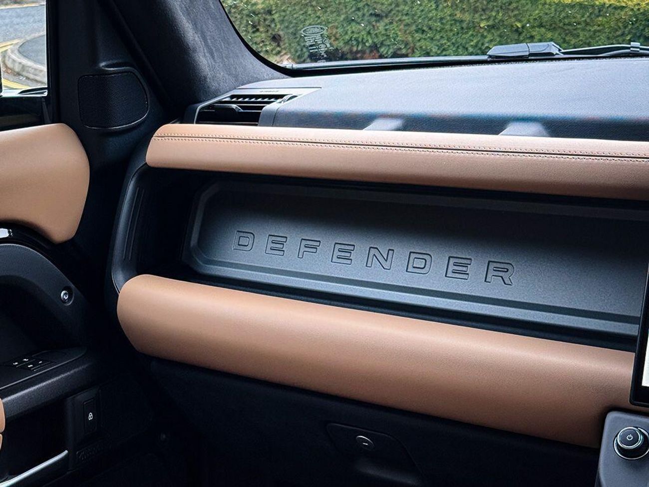 لاند روفر ديفندر 