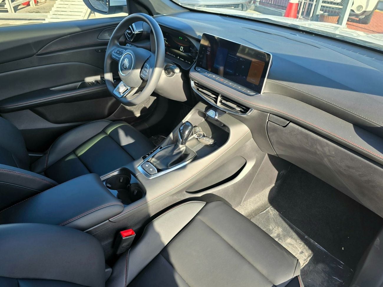 أم جي 5 MG 5 LUXURY 180DVVT  1.5L A/T FWD White Color 2025 Model