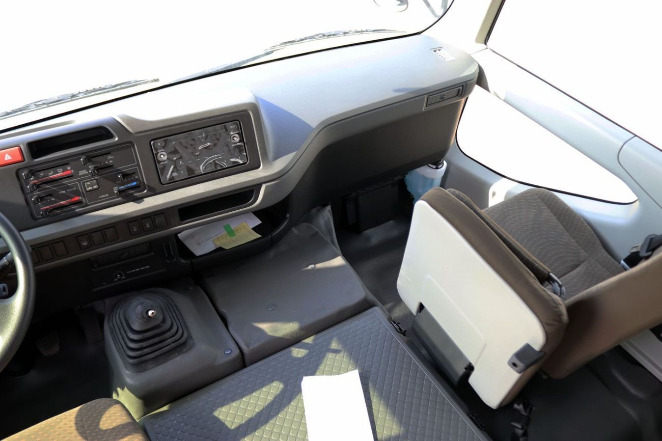 Toyota Coaster Toyota coaster 4.2L,30 seaters ,manual gear,diesel engine LHD,European specs,2024 model brand new