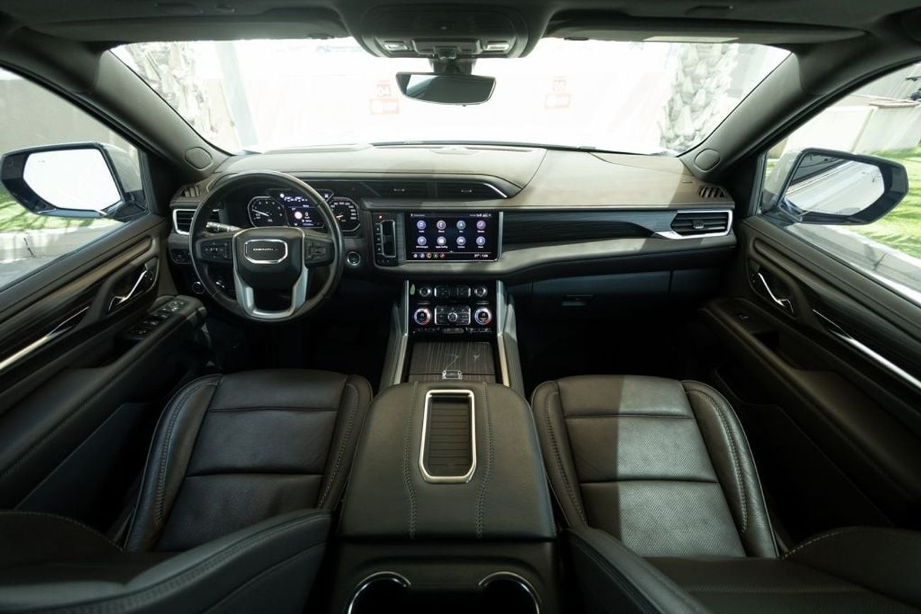 GMC Yukon XL Denali 6.2L (7 Seater)