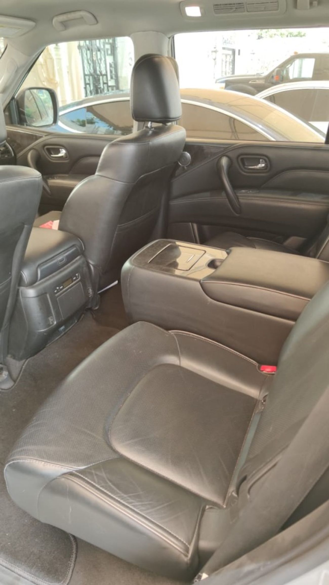 إنفينيتي QX80 Black Edition 5.6L