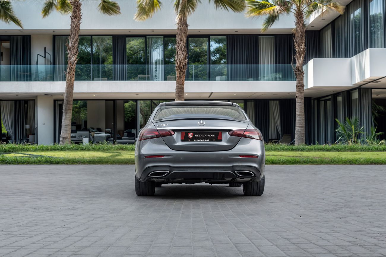 Mercedes-Benz E300 E300 | 3,917 P.M | 0% Downpayment | LOW KM | IMMACULATE!