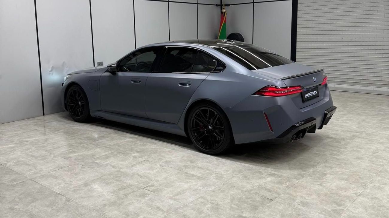 BMW M5 STANDARD AGMC DUBAI / 5 Years Warranty + Service Contract