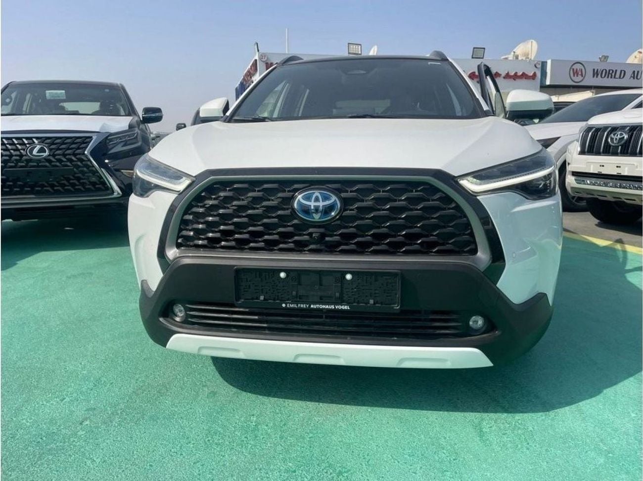 تويوتا كورولا كروس NEW 2023 TOYOTA COROLLA CROSS 2.0L FULL OPTION