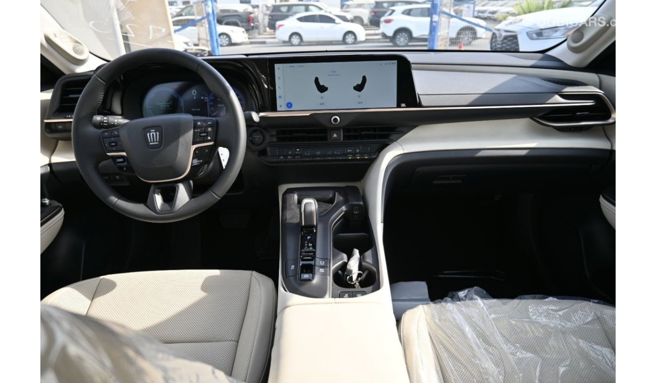 Toyota Crown Toyota Crown 2.5L Hybrid, Sedan, FWD, 4 Doors, Color White, Model 2023
