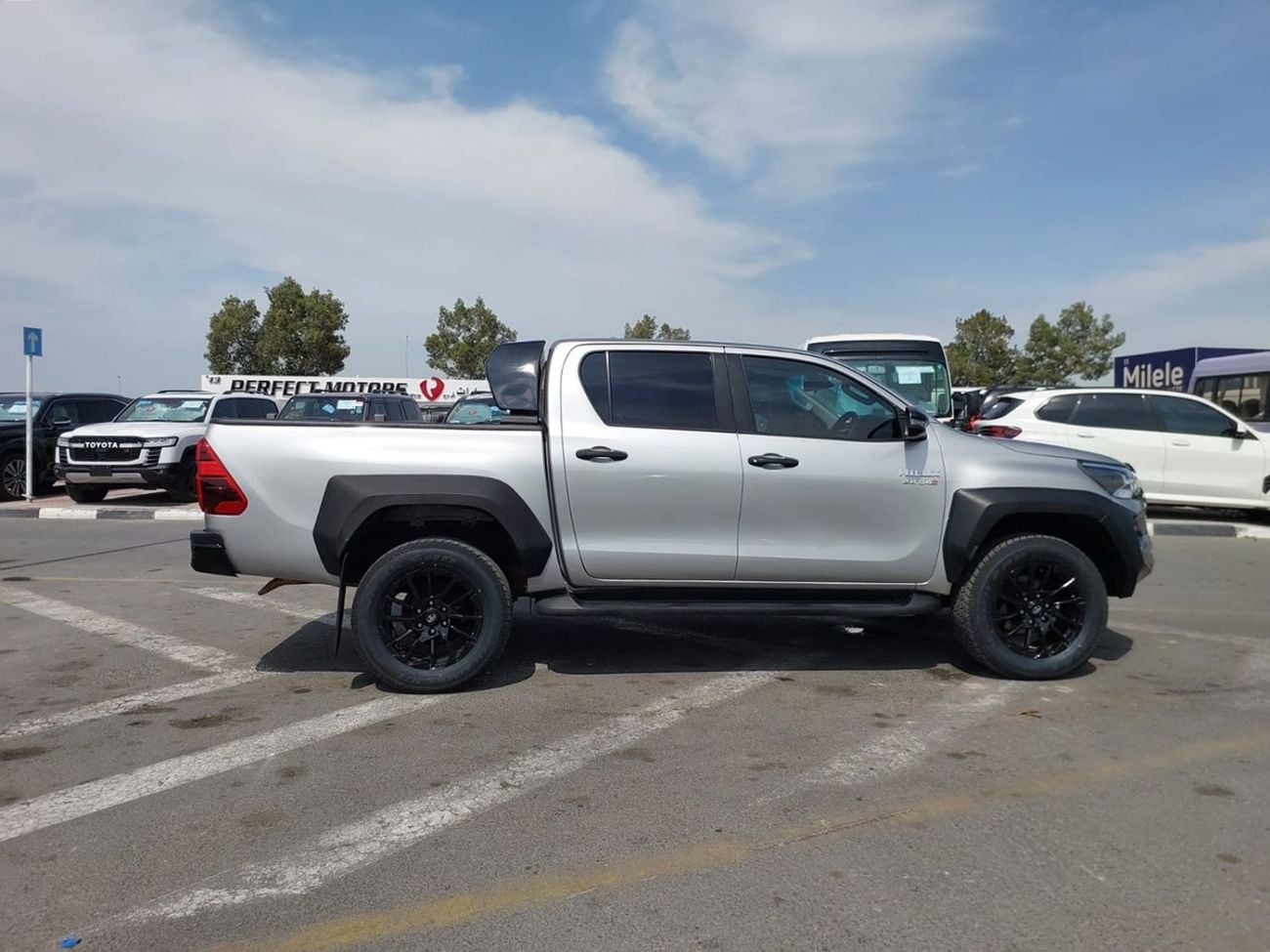Toyota Hilux (RAMADAN OFFER) TOYOTA HILUX PICKUP RHD 2019 MODEL 2.8 L DIESEL AUTOMATIC(PM37586)