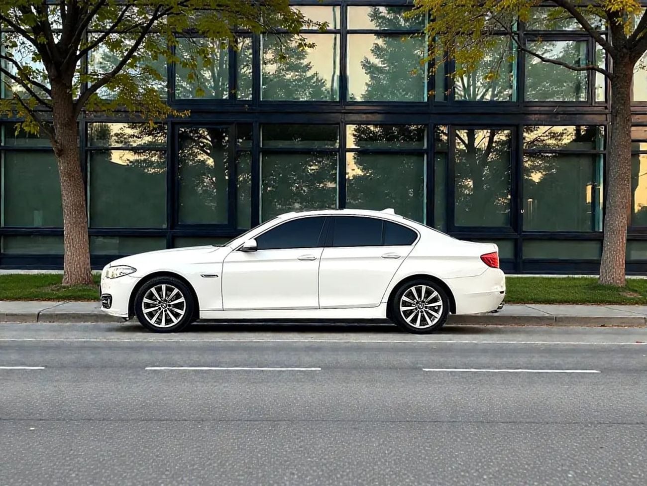 بي أم دبليو 520i 1,800 P.M | 5 SERIES | 520i |EXCLUSIVE | GCC | ORIGINAL PAINT