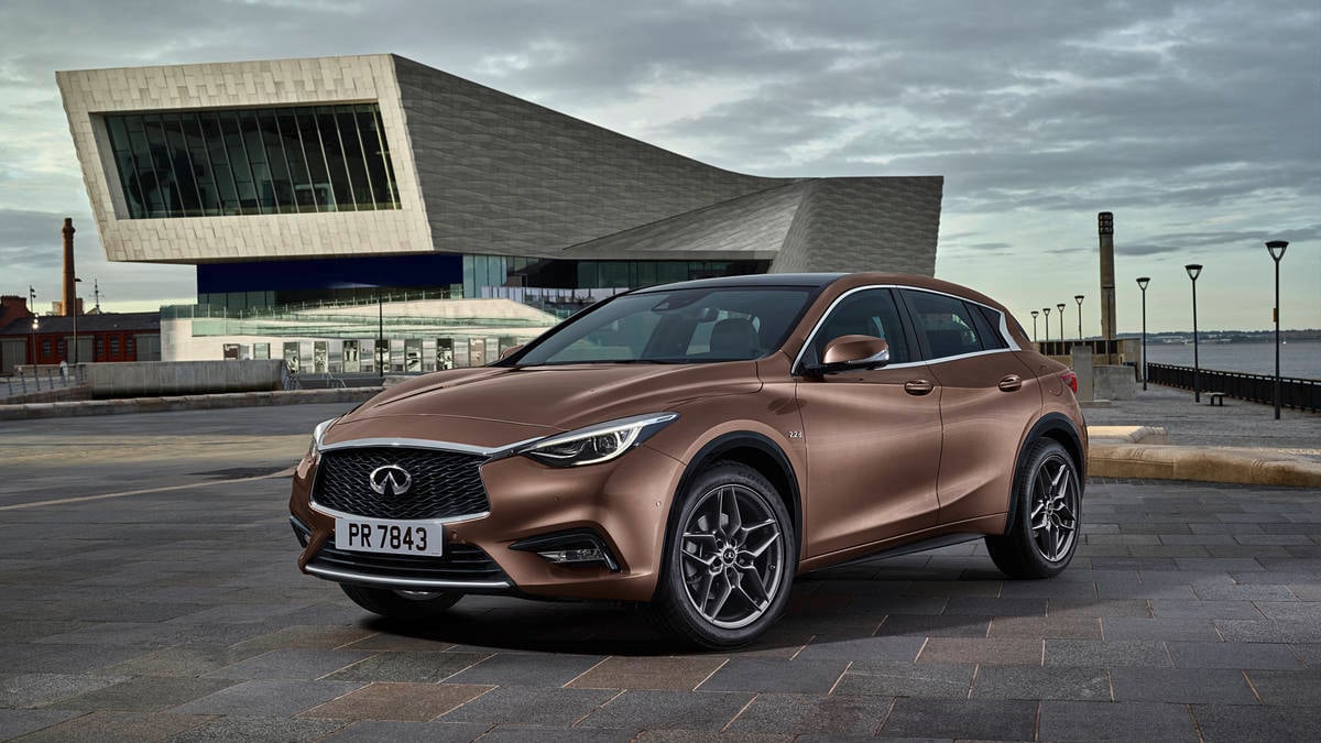 إنفينيتي Q 30 exterior - Front Left Angled