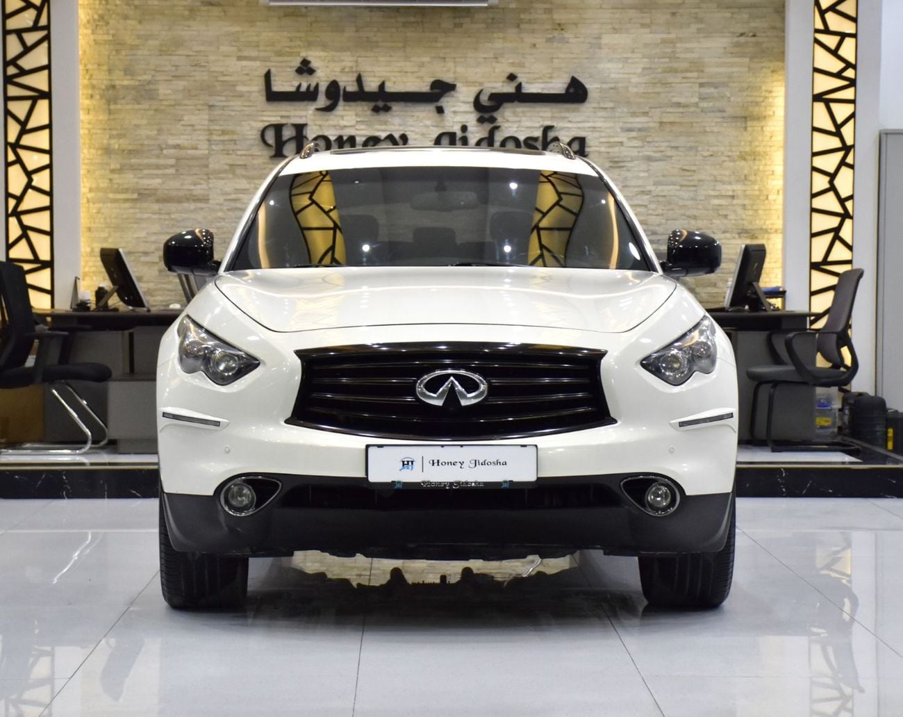 إنفينيتي QX70 ELITE SPORT EXCELLENT DEAL for our Infiniti QX70s ( 2016 Model ) in White Color GCC Specs
