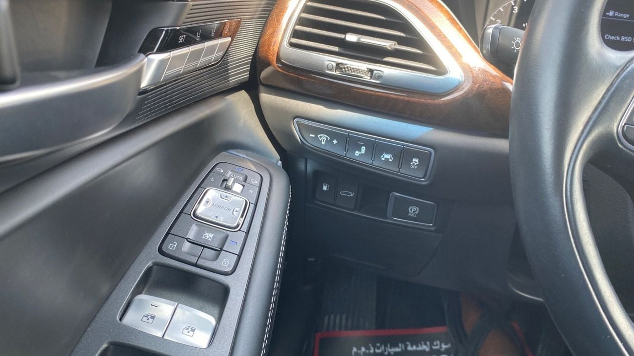 Genesis G90 Premium 3.3L RWD