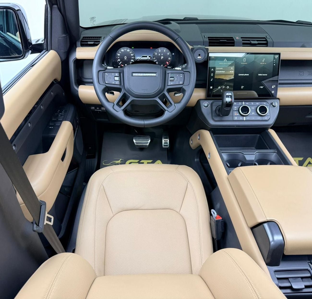 لاند روفر ديفندر 2026 Land Rover Defender 110 P525 V8, 5 Years LR Warranty + Service Pack, Fully Loaded, GCC