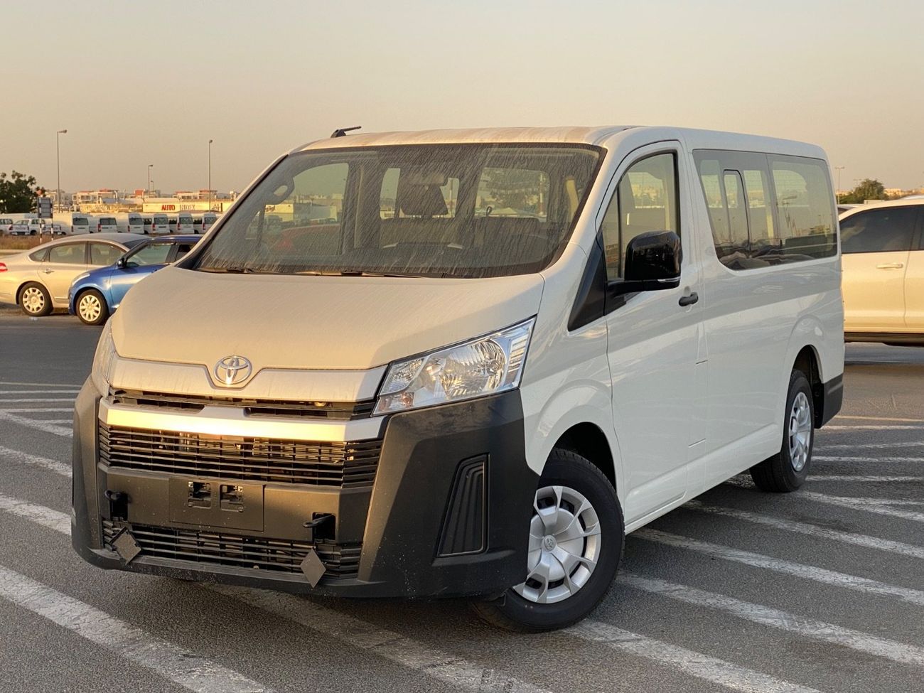 تويوتا هاياس Commuter Standard 2.8L