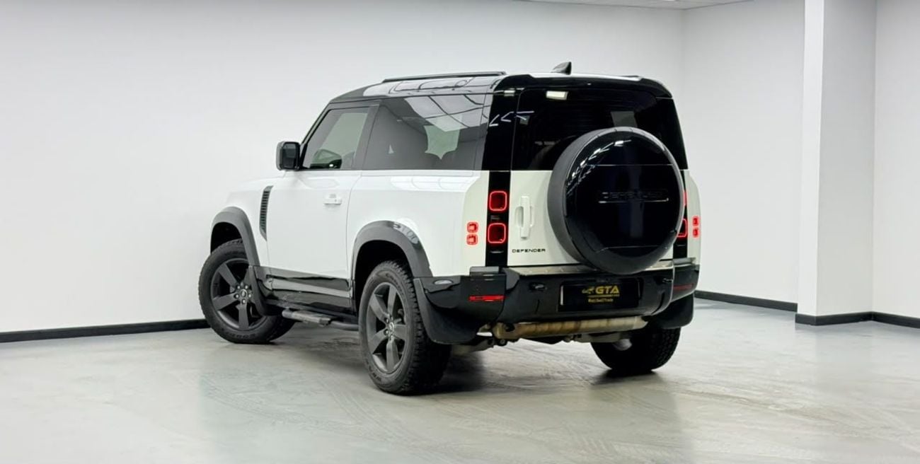 Land Rover Defender 90 SE P300 2024 Land Rover Defender 90 SE P300, 2028 LR Warranty, Full LR Service History, Fully Loaded, GCC