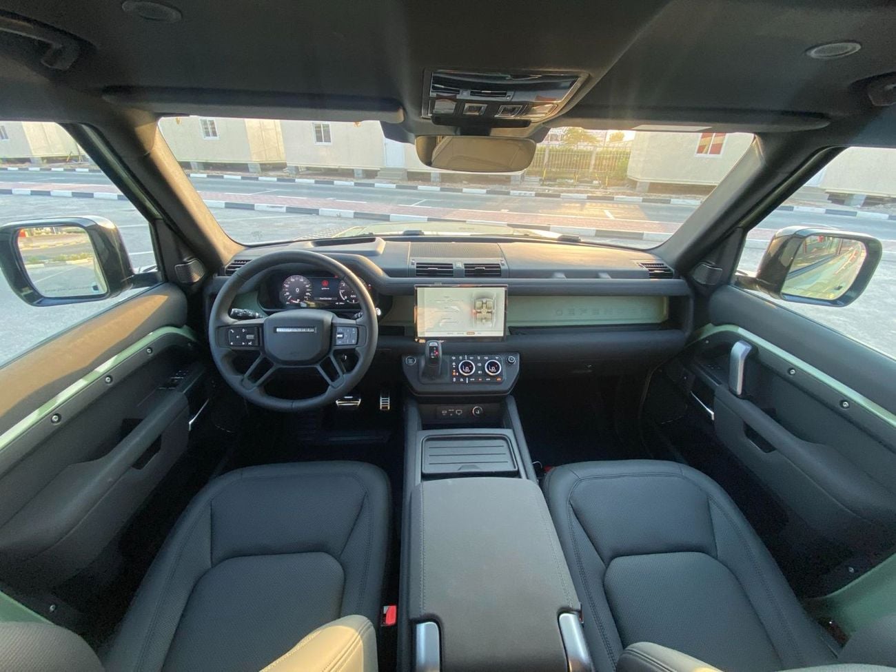 لاند روفر ديفندر P400 90 HSE 3.0L (5 Seater)