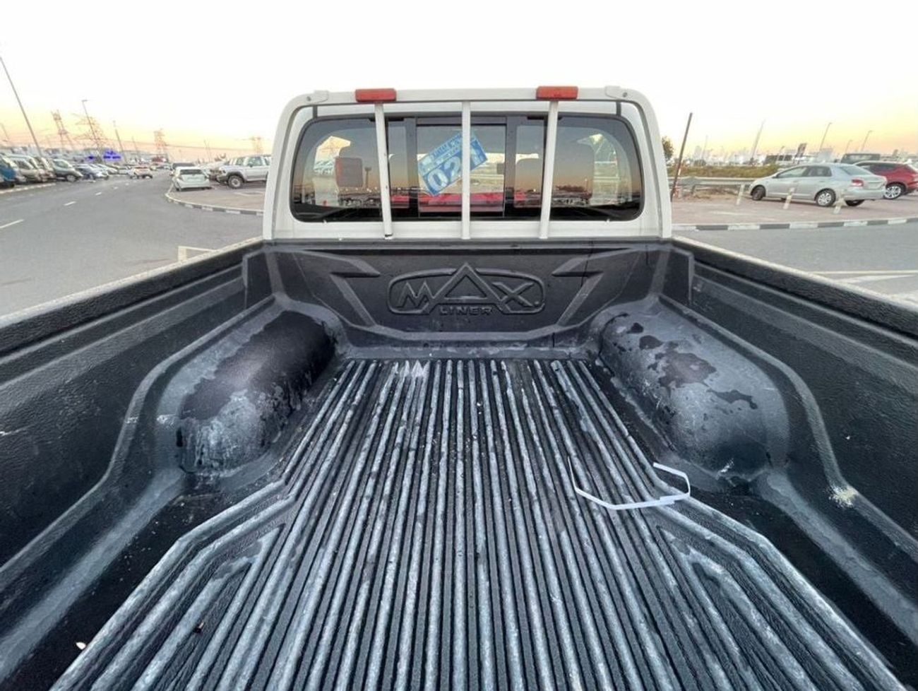 تويوتا هيلوكس 2022 Toyota Hilux Deisel Manual Transmission - 4x4 AWD - 2.4L V4 - Rear CAM - Auto Doors -