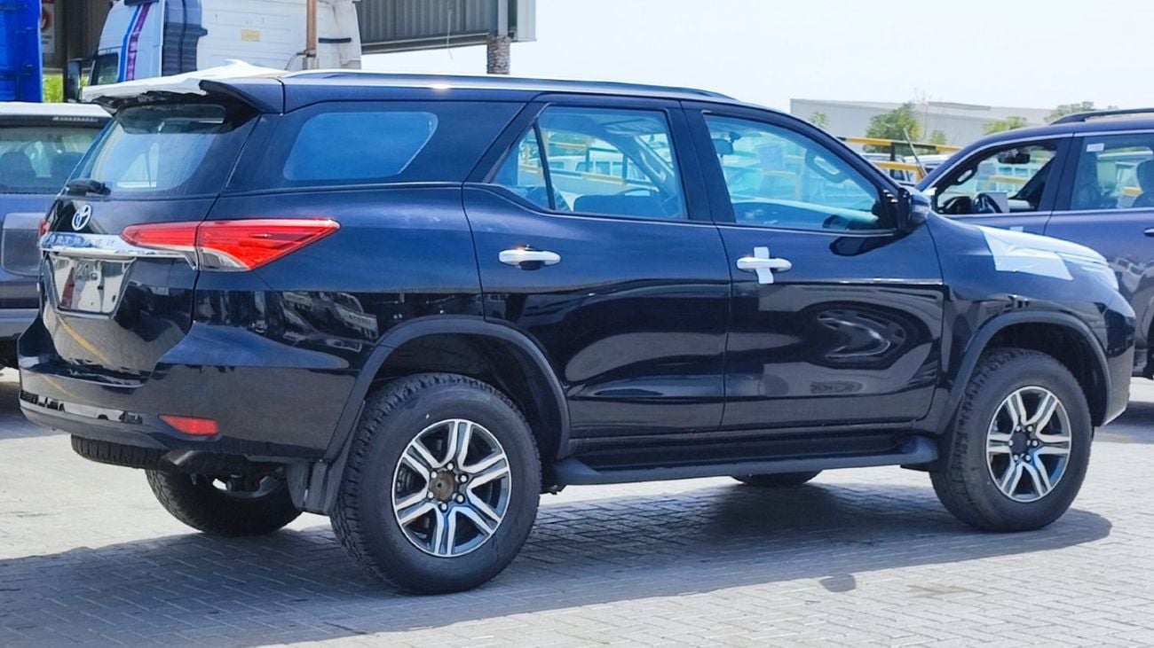 Toyota Fortuner Toyota Fortuner / 2.4L V4 Diesel /  Climate Control / Only for Africa Special Price