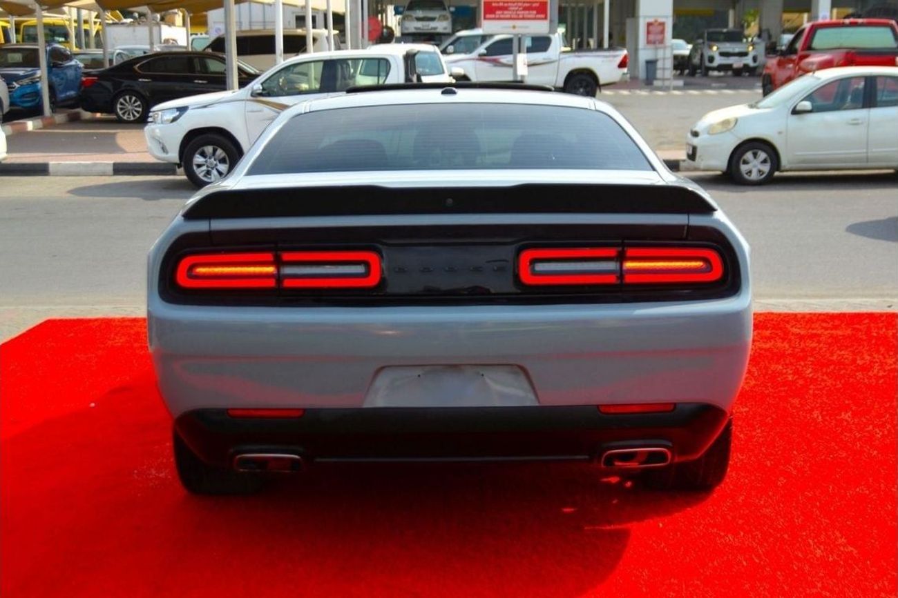 Dodge Challenger SXT Plus 3.6L THE MOST BEAUTIFUL COLOR/ FULL OPTION- SUN ROOF -ORGINAL AIR BAGS