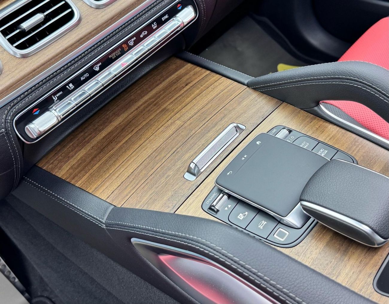 Mercedes-Benz GLE 450 Coupe 2025 Mercedes Benz GLE450 AMG 4MATIC Coupe, Mercedes Warranty, Full Option, Very Low Km, GCC