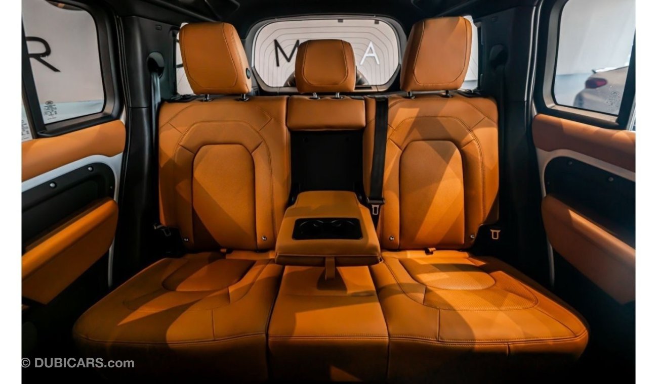 لاند روفر ديفندر 2023 URBAN Defender V8, 2027 Land Rover Warranty, Low KMs, GCC