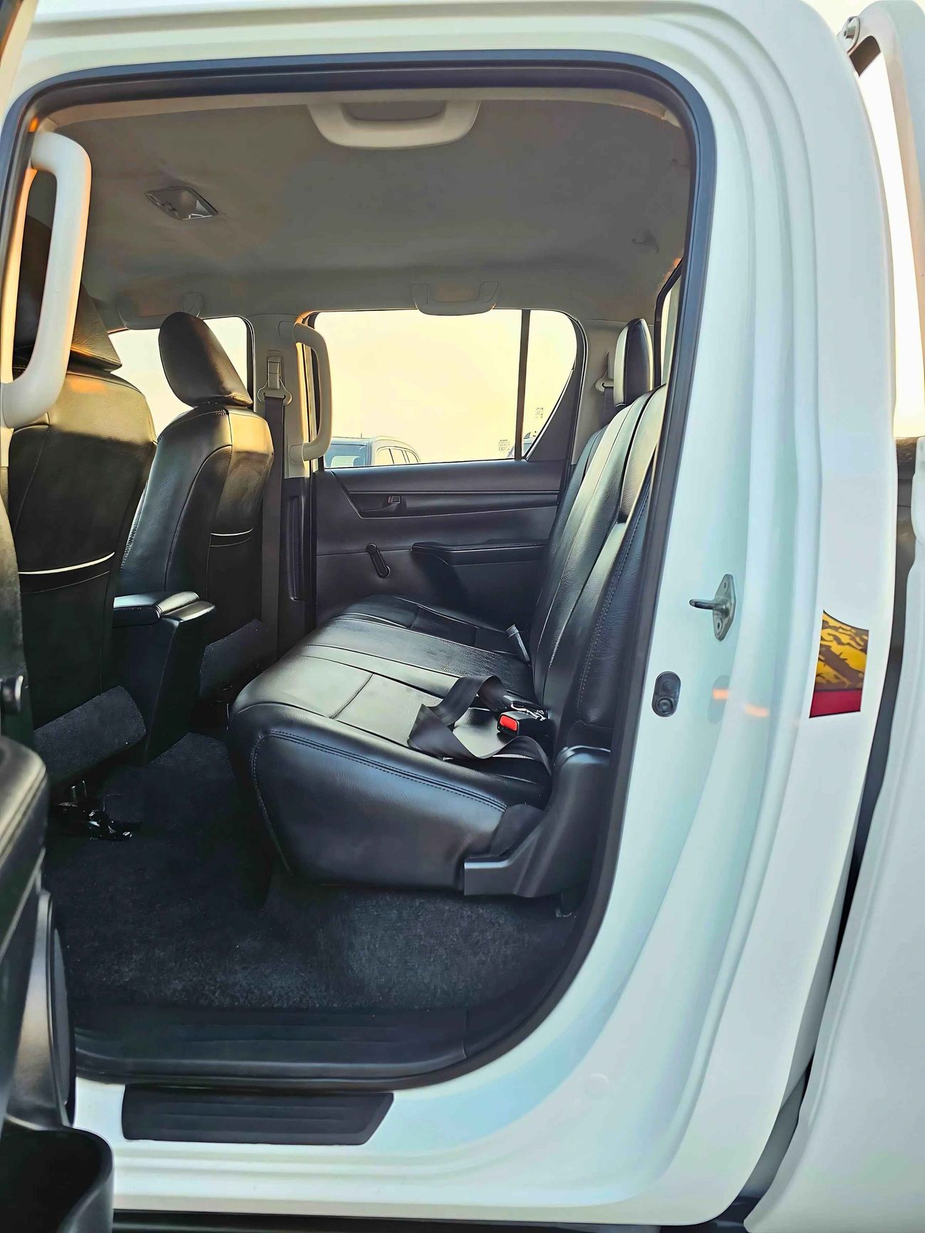 Toyota Hilux GLX / A/T/ 2.7L PETROL 4WD / SIDE STEPS / FULL OPTION / EXPORT ONLY / LOT#91992