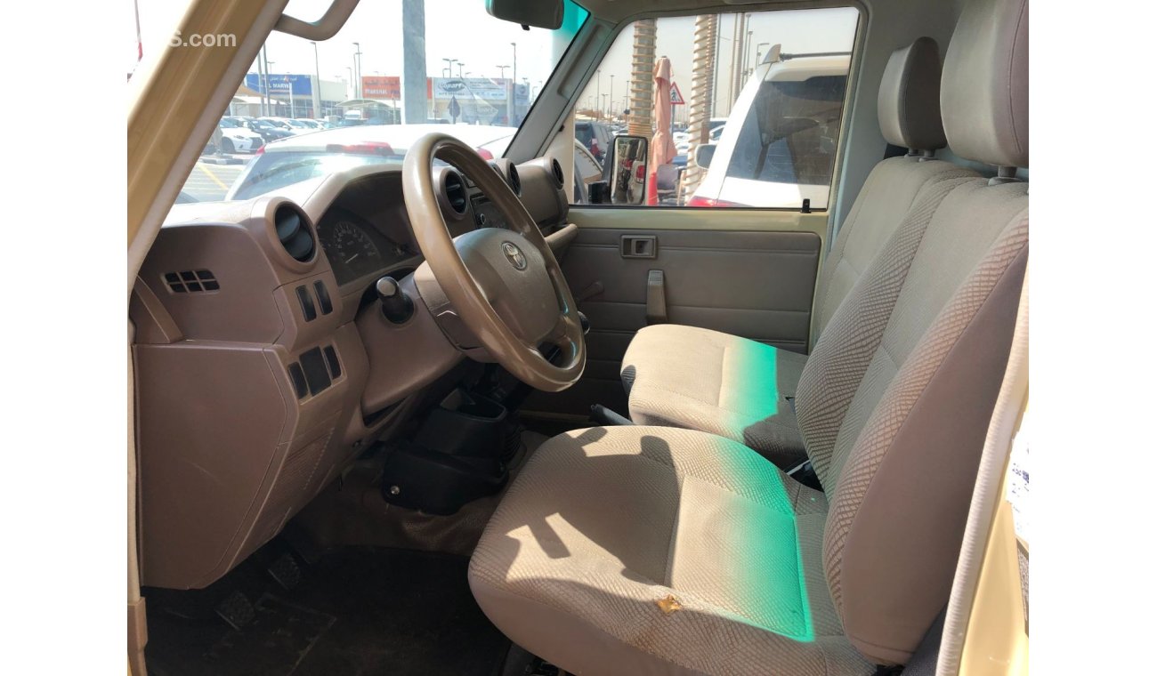 تويوتا لاند كروزر بيك آب Toyota Landcruiser Pick Up S/C V6, model:2015. Excellent condition