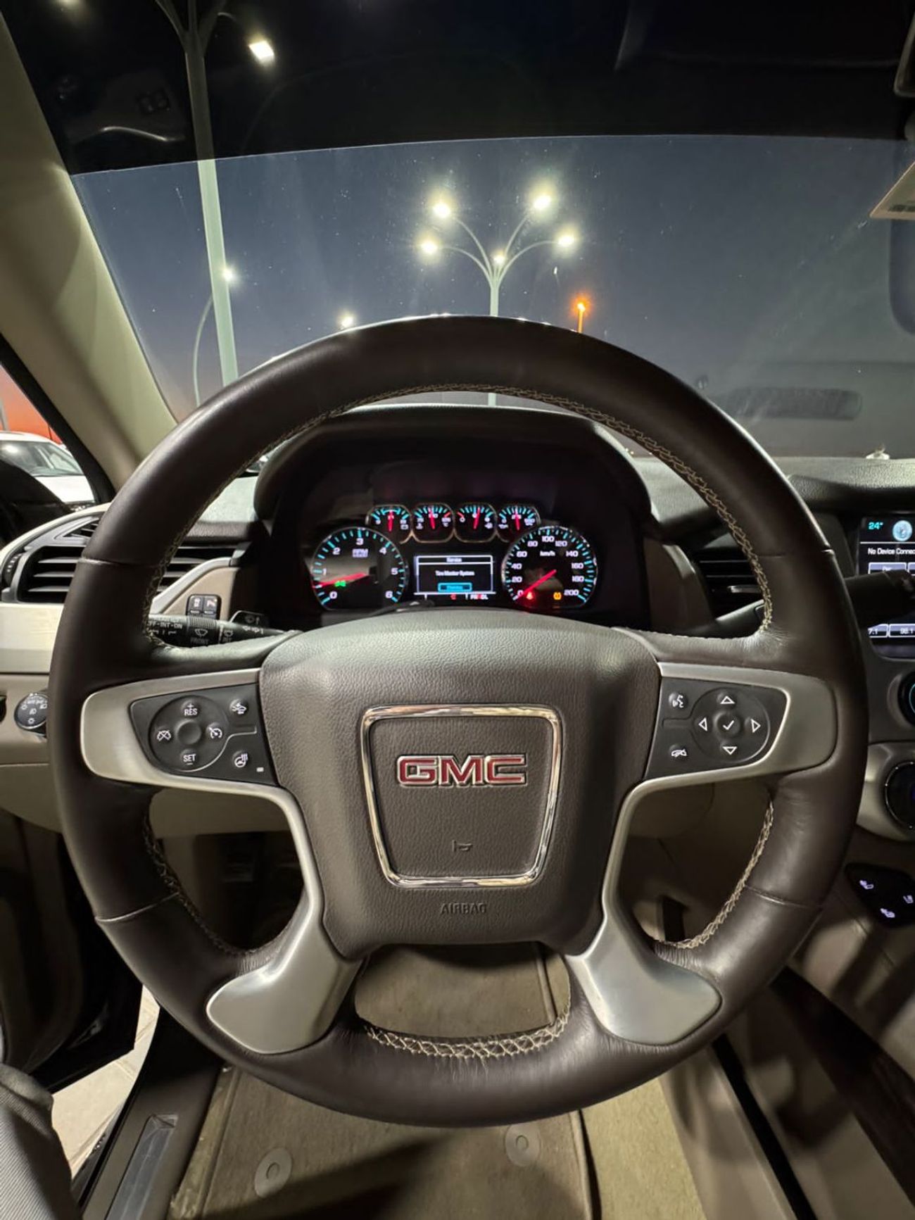 GMC Yukon SLT 5.3L 4WD (8 Seater)