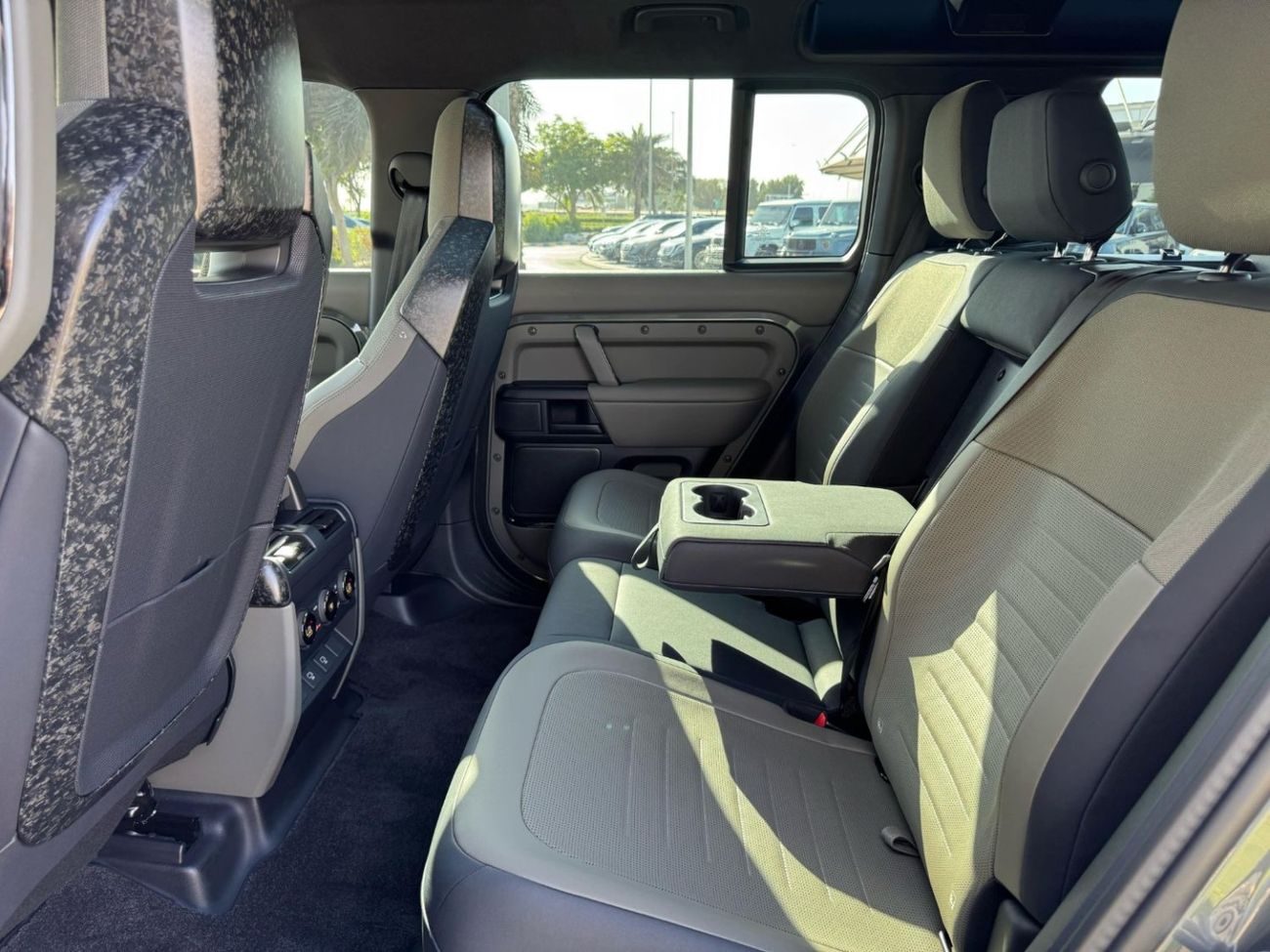 Land Rover Defender GCC SPEC OCTA EDITION UNDER WARRANTY AND SERVICE