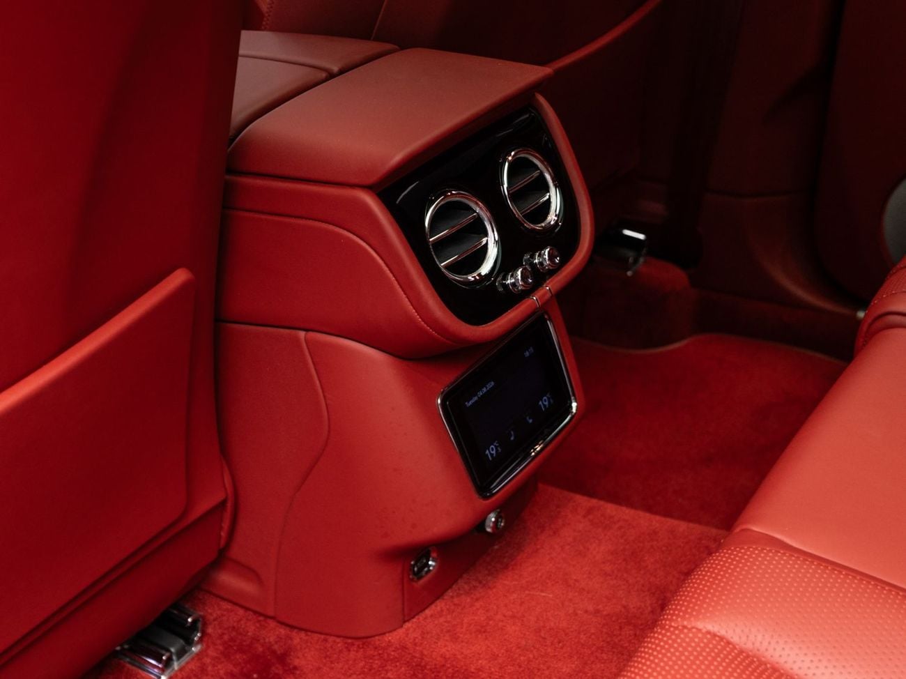 Bentley Bentayga STD BUY NOW, PAY 2027 | THE BLACKLINE STANDARD | 1 Year Blackline Warranty, Low KMs
