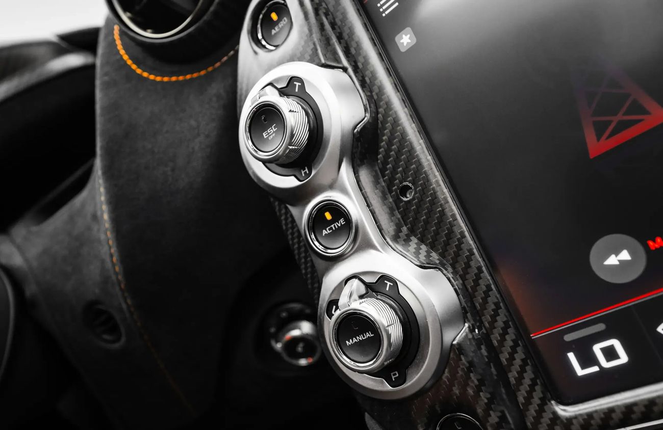 مكلارين 765LT 4.0L twin-turbocharged 8 Cylinder Engine