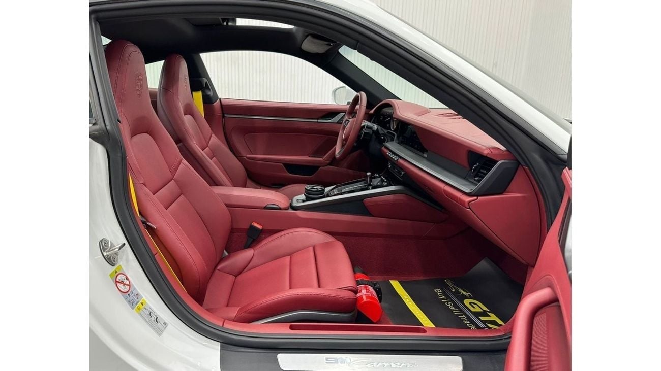 Porsche 911 *Brand New* 2024 Porsche 911/992 Carrera, April 2026 Porsche Warranty, Delivery Kms, GCC