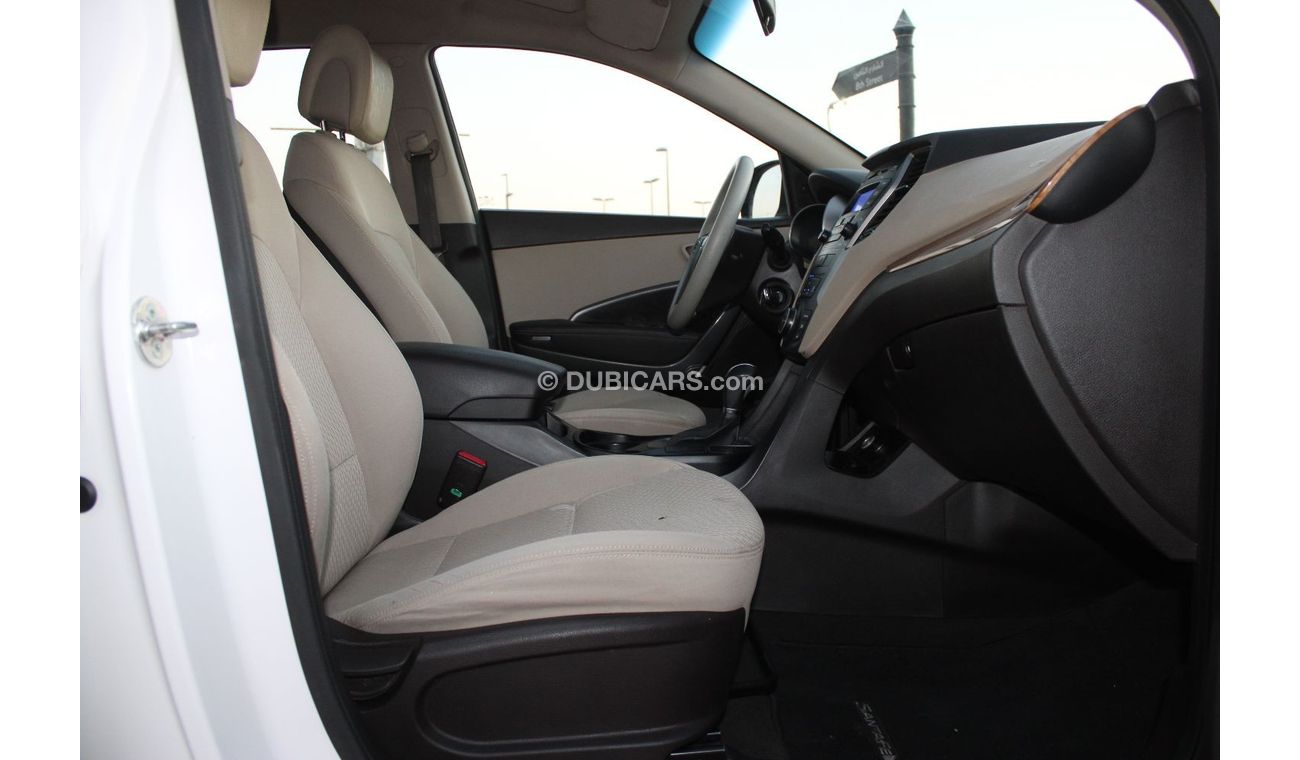 هيونداي سانتا في هيونداي سانتافي 2016 خليجي رقم 2 بحالة ممتازة بدون حوادث نظيفه جدا من الداخل والخارج