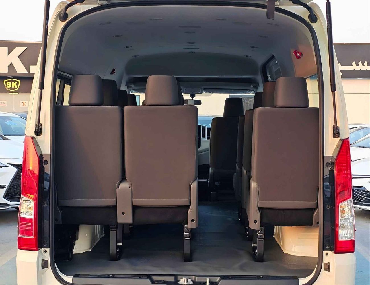 تويوتا هاياس HIGHROOF / 13 SEATER / REAR CAMERA / 3.5L PETROL A/T / BLACK BUMPER / CODE# HPHRAB