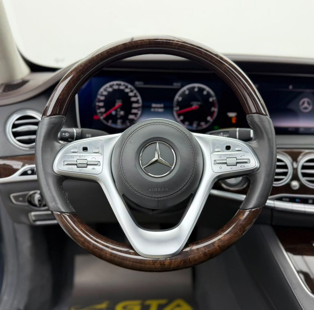 Mercedes Benz S600