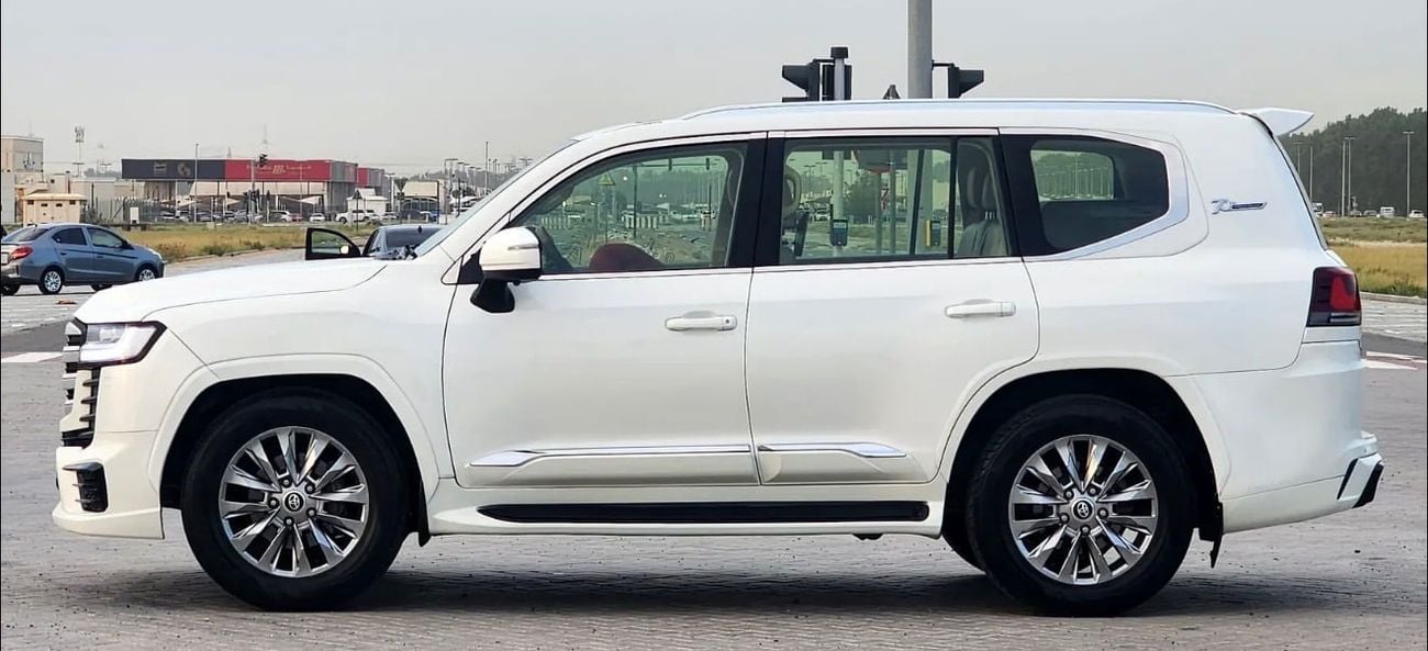 Toyota Land Cruiser GXR 2018 MODEL FACELIFT TO 2024 SHAPE EXTERIOR AND INTERIOR BOTH FULL OPTION