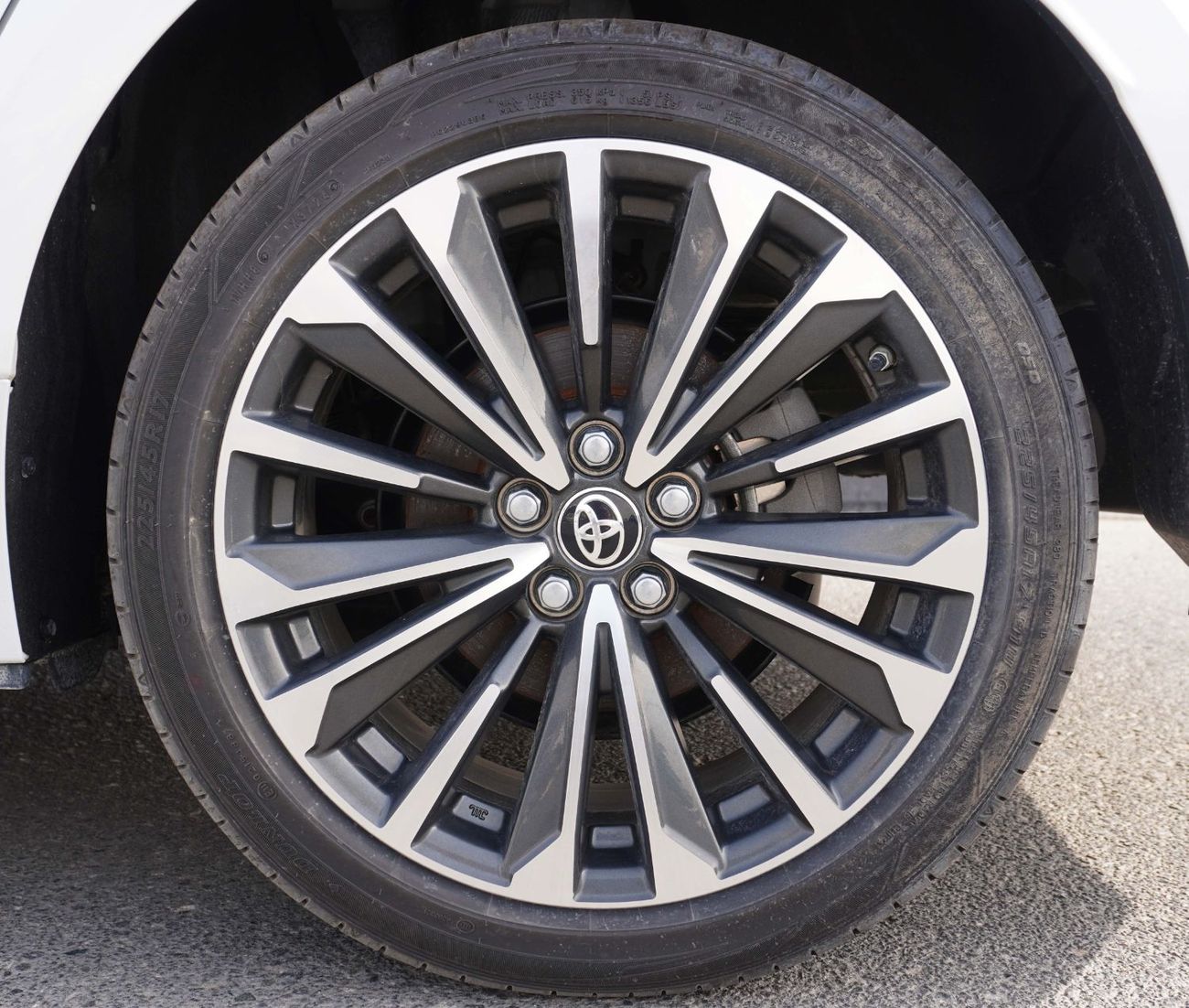 Toyota Corolla COROLLA SEDAN 1.8L HEV