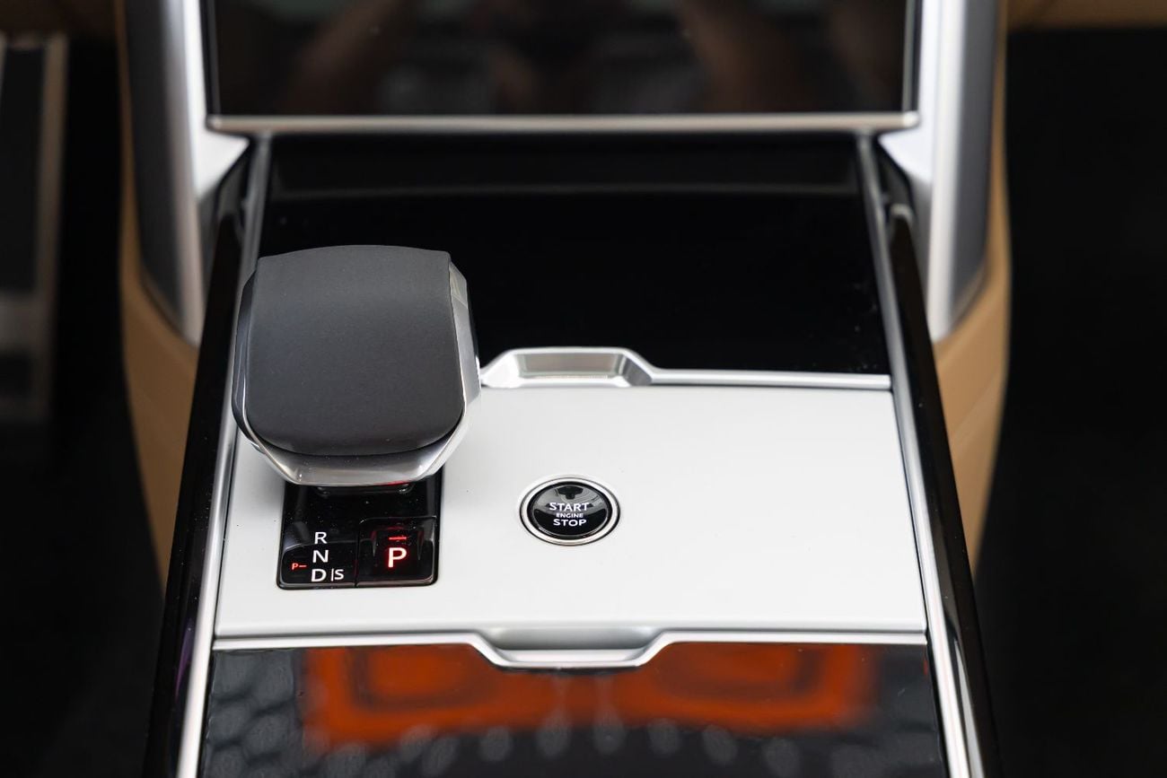 لاند روفر رينج روفر Range Rover Vogue P530 Autobiography |  | GCC Specs | V8 | Full Options | 2026 (Export)