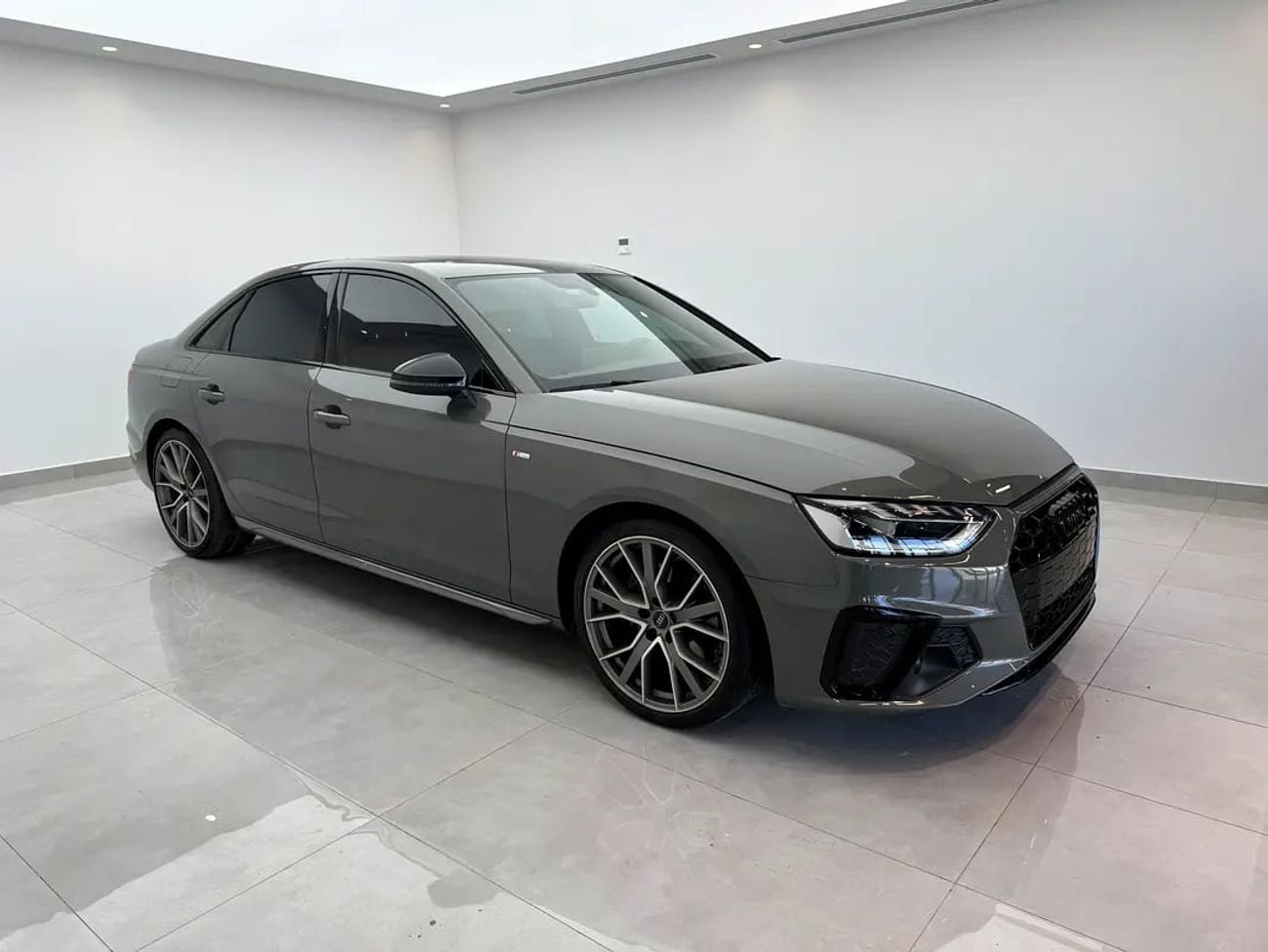 أودي A4 35 TFSI PROGRESS BLACK