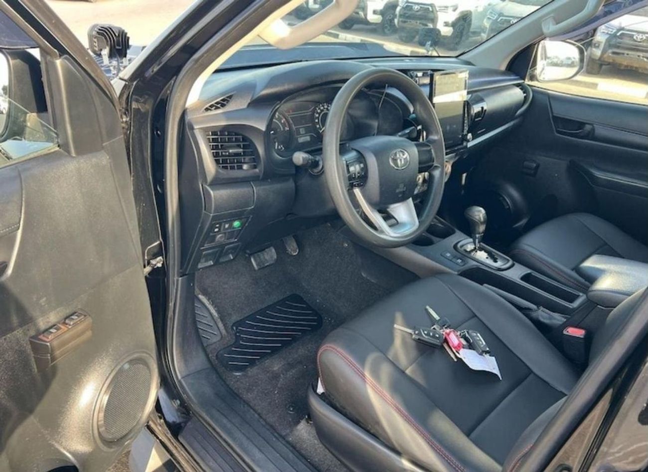 تويوتا هيلوكس Toyota Hilux pickup 2019 facelifted 2023 V4 2.8 Diesel Automatic left hand drive