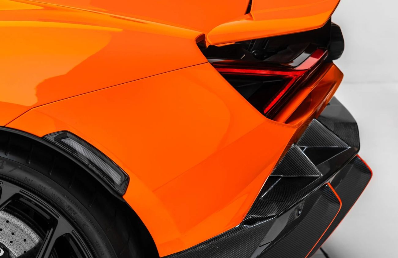 لامبورغيني ريفويلتو 6.5L V12 Naturally Aspirated Engine + eMotor